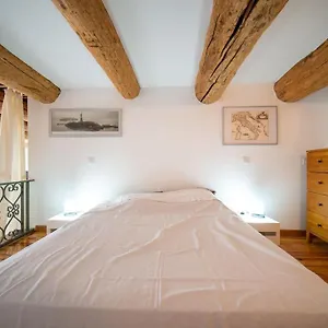 https://air-conditioned-loft-in-the-heart-of-the-old-port.fr-provencehotel.com
